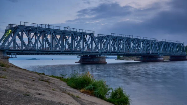 Αυγή Πάνω Από Σιδηροδρομική Γέφυρα Στο Voronezh — Φωτογραφία Αρχείου