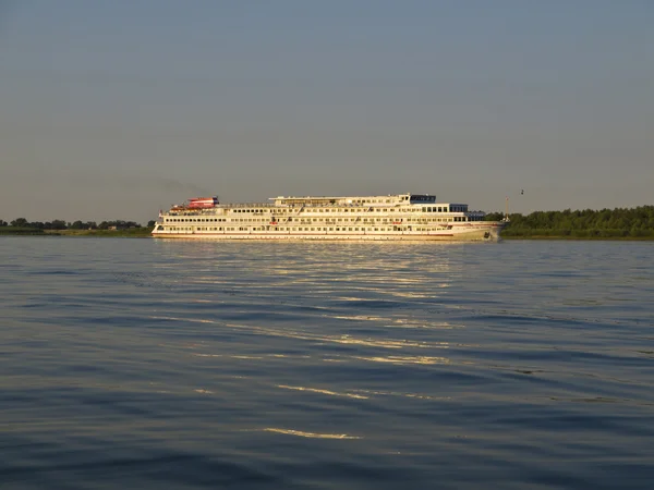 Gemi akışı ile gidiyor