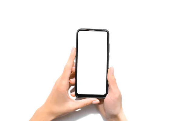 Жінка Тримає Телефон Порожнім Білим Екраном Руках Місце Тексту Повідомлення — стокове фото