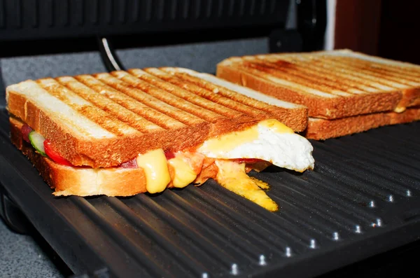 Sandwiches Vom Grill Großaufnahme Toast Machen Für Das Frühstück Morgen — Stockfoto