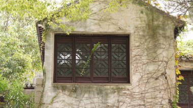 Geleneksel isimle güzel ve eski Çin bahçe manzarası