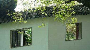 Geleneksel isimle güzel ve eski Çin bahçe manzarası