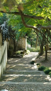 Geleneksel isimle güzel ve eski Çin bahçe manzarası