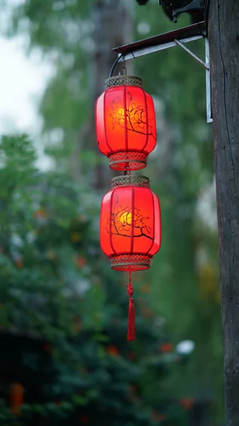 Las Hermosas Linternas Rojas Cuelgan Para Celebración Del Festival China —  Fotos de Stock