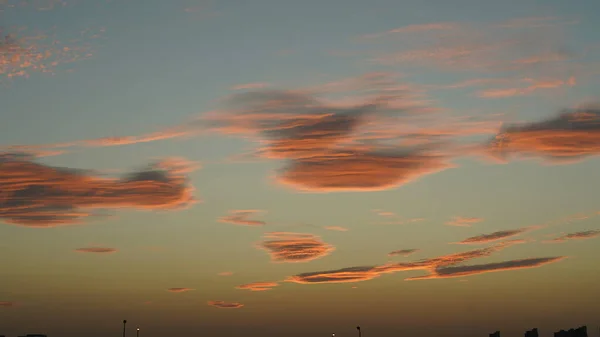 Stad Zonsondergang Uitzicht Met Kleurrijke Bewolking Lucht — Stockfoto