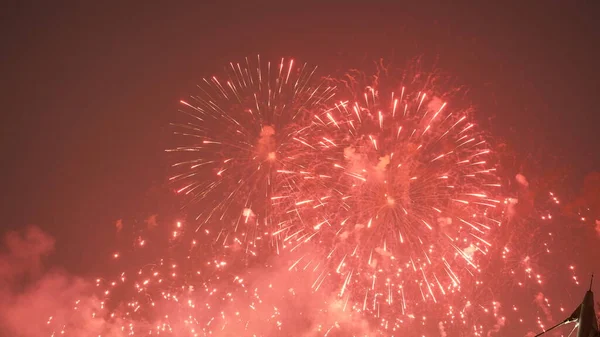 Belo Show Fogos Artifício Explodindo Céu Escuro Para Celebração — Fotografia de Stock