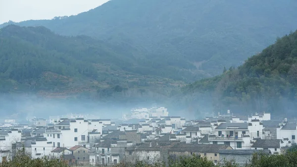 Güney Çin Kırsal Kesimindeki Eski Binaları Doğal Çevresiyle Eski Güzel — Stok fotoğraf