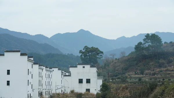 中国南部の川と山の美しい田園風景 — ストック写真