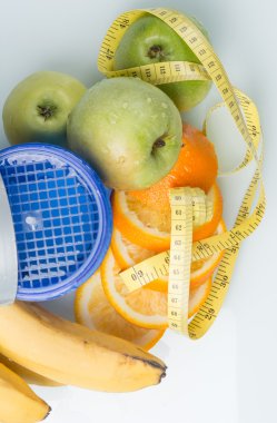 Mavi shaker ve doğal meyve