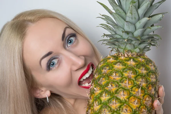 ananas ile kız uğraşıyormuş