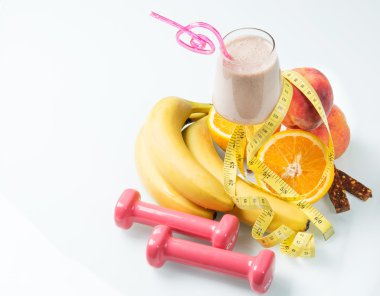 Protein içeceği meyve ile