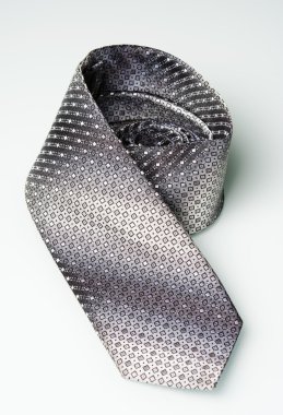 Erkekler kravat masada 