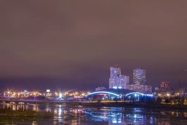 Gece şehir Chelyabinsk