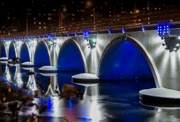 Gece şehir Chelyabinsk