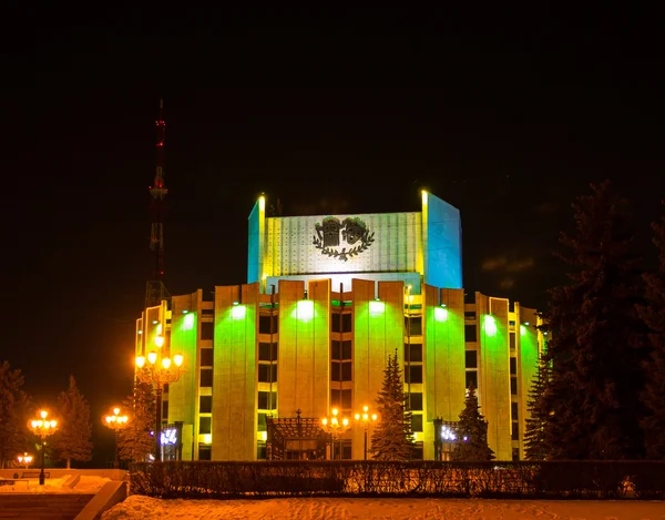 Ночной вид драматического театра в Челябинске — стоковое фото