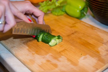 Taze salata dilimlenmiş