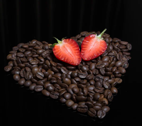 Coffee heart with red berries — Stock Photo, Image