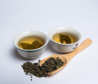 Yeşil çay ile iki kase