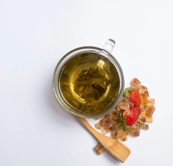 Mug of green tea with strawberries — Stock Photo, Image