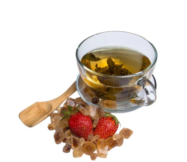 Mug of hot tea with strawberries and sugar — Stock Photo, Image