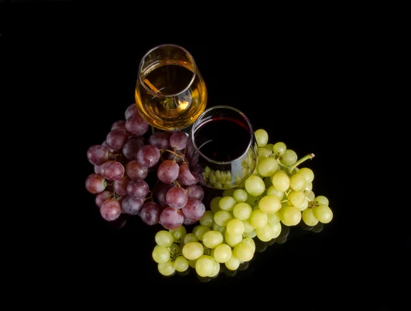 Two glasses with white and red wine — Stock Photo, Image