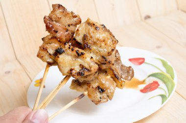 ızgara domuz plaka üzerinde. Tayland gıda