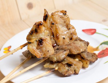 ızgara domuz plaka üzerinde. Tayland gıda