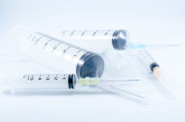 tıbbi ampul ve şırınga