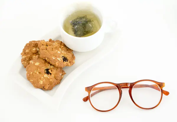 Oatmeal cookies and cup coffee on white background isolated. — Stock Photo, Image