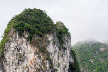 Güzel mavi okyanus ve mavi gökyüzü.