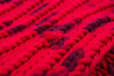 Kırmızı ipek balo. Bir geçiş Desen Örme.