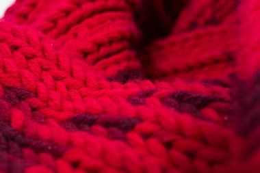 Kırmızı ipek balo. Bir geçiş Desen Örme.