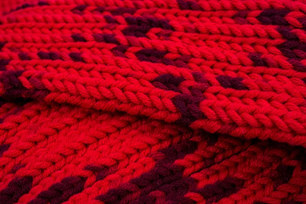 Red silk prom. I knitted a crossing pattern. — Stock Photo, Image
