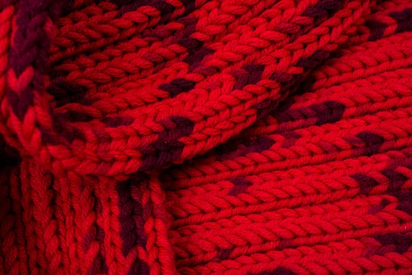 Red silk prom. I knitted a crossing pattern. — Stock Photo, Image