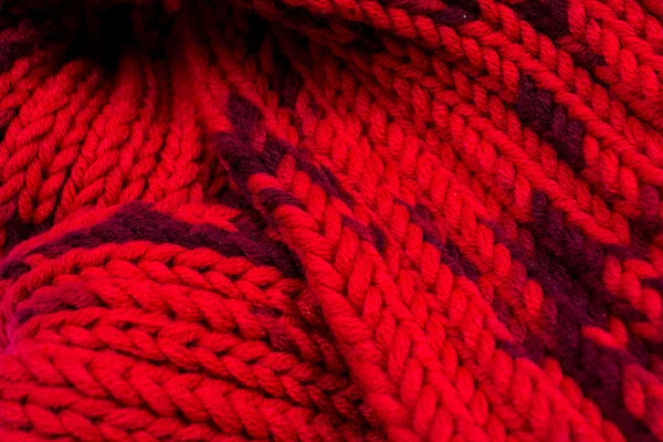 Red silk prom. I knitted a crossing pattern. — Stock Photo, Image