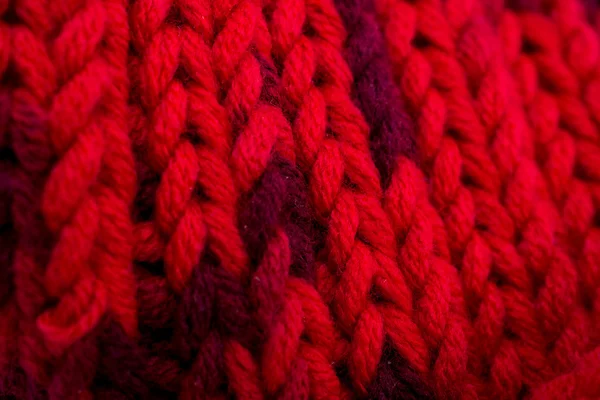 Red silk prom. I knitted a crossing pattern. — Stock Photo, Image