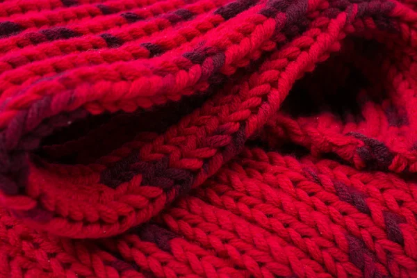 Red silk prom. I knitted a crossing pattern. — Stock Photo, Image