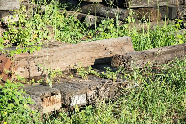 El tren durmiente. esto es madera vieja — Foto de Stock