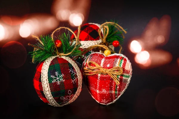 Красиві Різдвяні Іграшки Тканини Чорному Тлі Світлі Світла Світла Світло — стокове фото