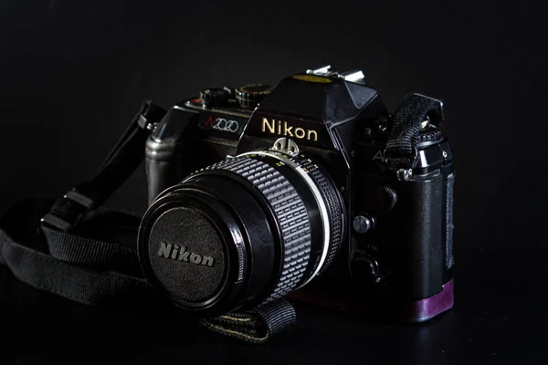 以色列 Rishon Lezion 2021 电影摄像机Nikon N2020 黑色背景 — 图库照片