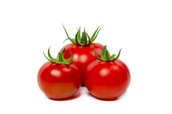 Drei Rote Frische Tomaten Auf Weißem Hintergrund Vegetarisches Ernährungskonzept — Stockfoto