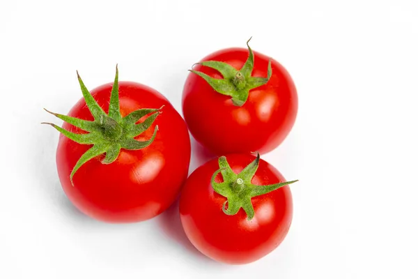Három Piros Friss Paradicsom Világos Háttérrel Kilátás Fentről Vegetáriánus Élelmiszer — Stock Fotó