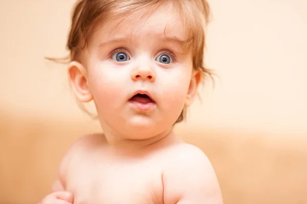 Little baby looking away with his mouth open. — Stock Photo, Image