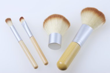 Bambu fırçalar makyaj uygulamak için bir dizi