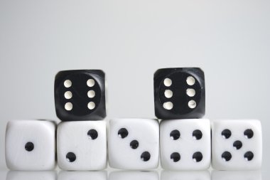 Zar. Oyun sırasında zar atma.