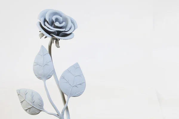 Dövme metal ürünler. Çiçekler ve yapraklar dövme ve bir astar ile kaplı. tasarım öğeleri.