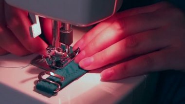 dikiş makinesi çalışma.