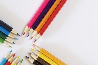 renkli kalemler ve kalemtıraş