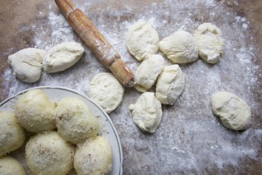 Ukraynalı köfte hazırlanması süreci.