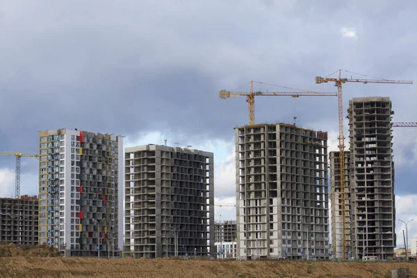 Construção Edifícios Modernos Vários Andares Novo Desenvolvimento Uma Área Residencial — Fotografia de Stock